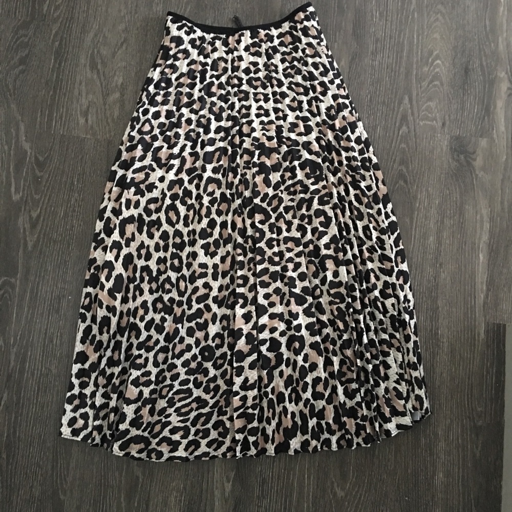 Leopard print pleated midi skirt. Never worn.